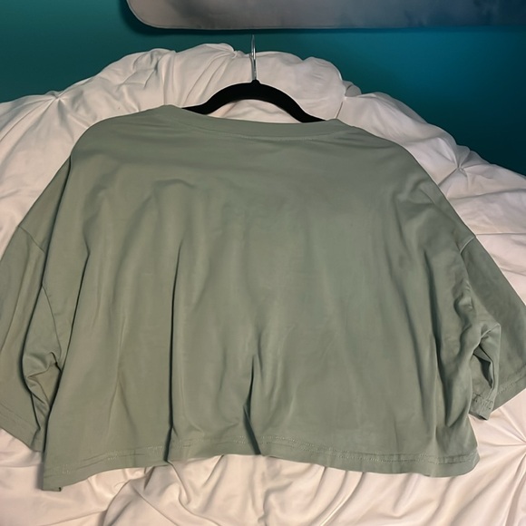 SHEIN Ripped-Style L.A. California Crop Top - Picture 4 of 5